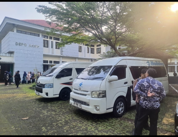 Medium Bus Pariwisata